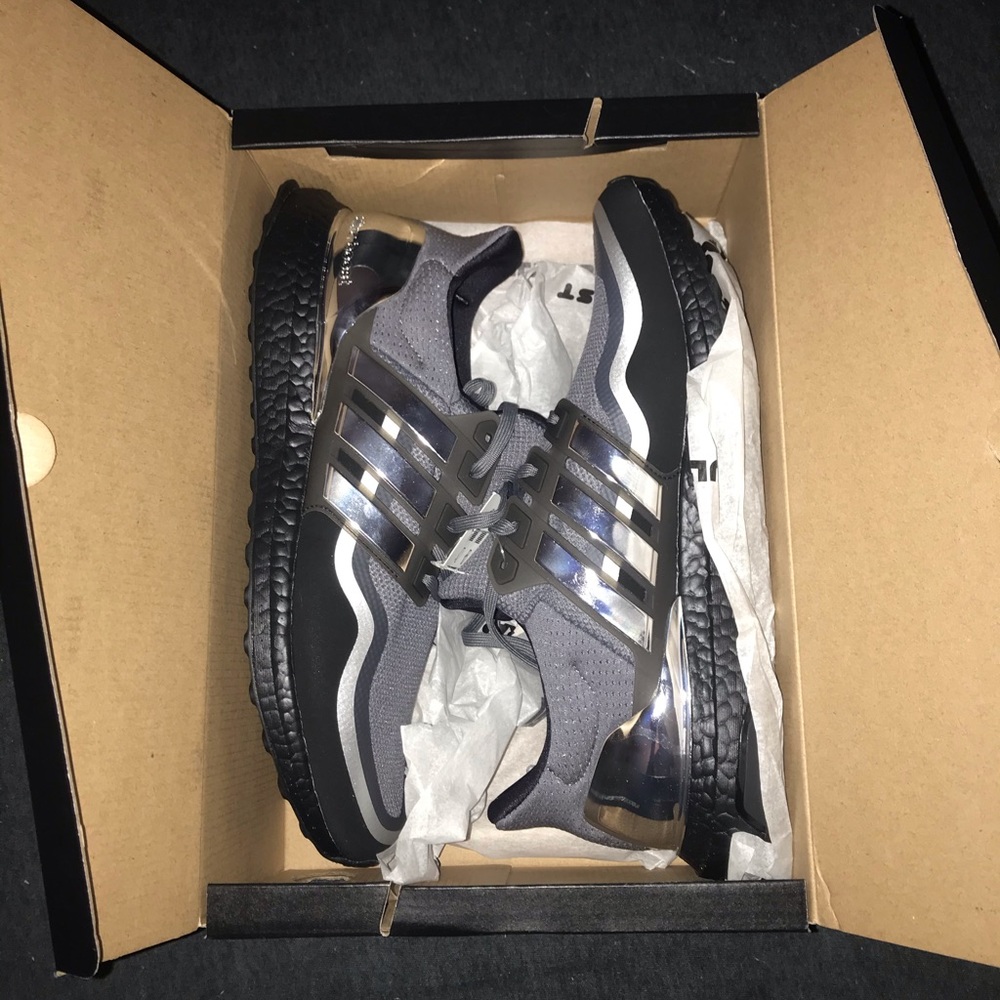 Adidas UltraBoost Metallic